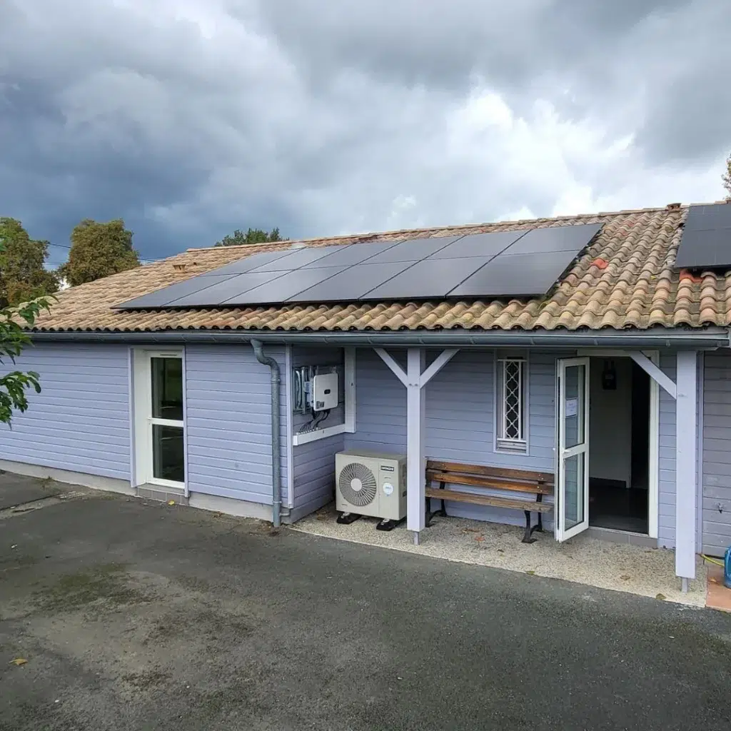 installation de panneaux photovoltaïques sur une mairie